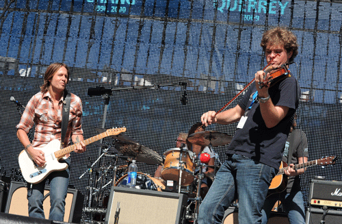 Kevin Schwarzwald Performing Live with Country Music Star Keith Urban